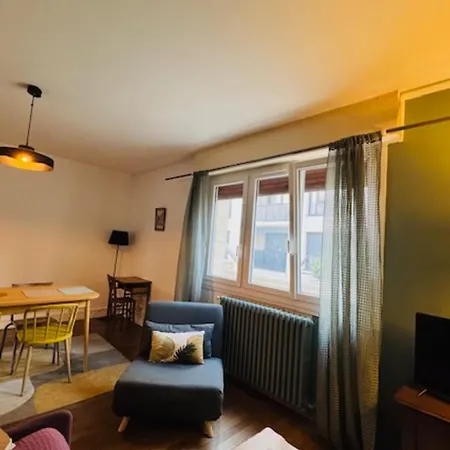 Cozy Flat Near Downtown Διαμέρισμα *